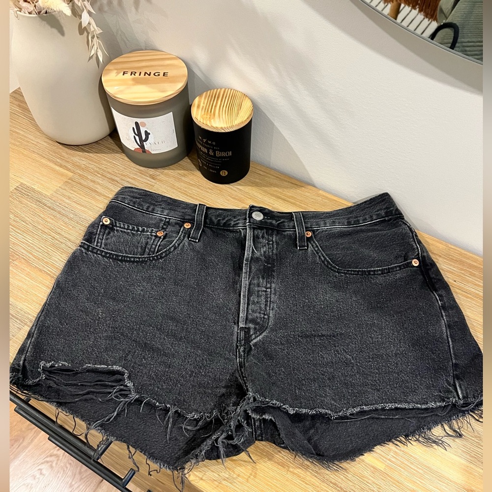 Levi’s 501 black distressed shorts size 30